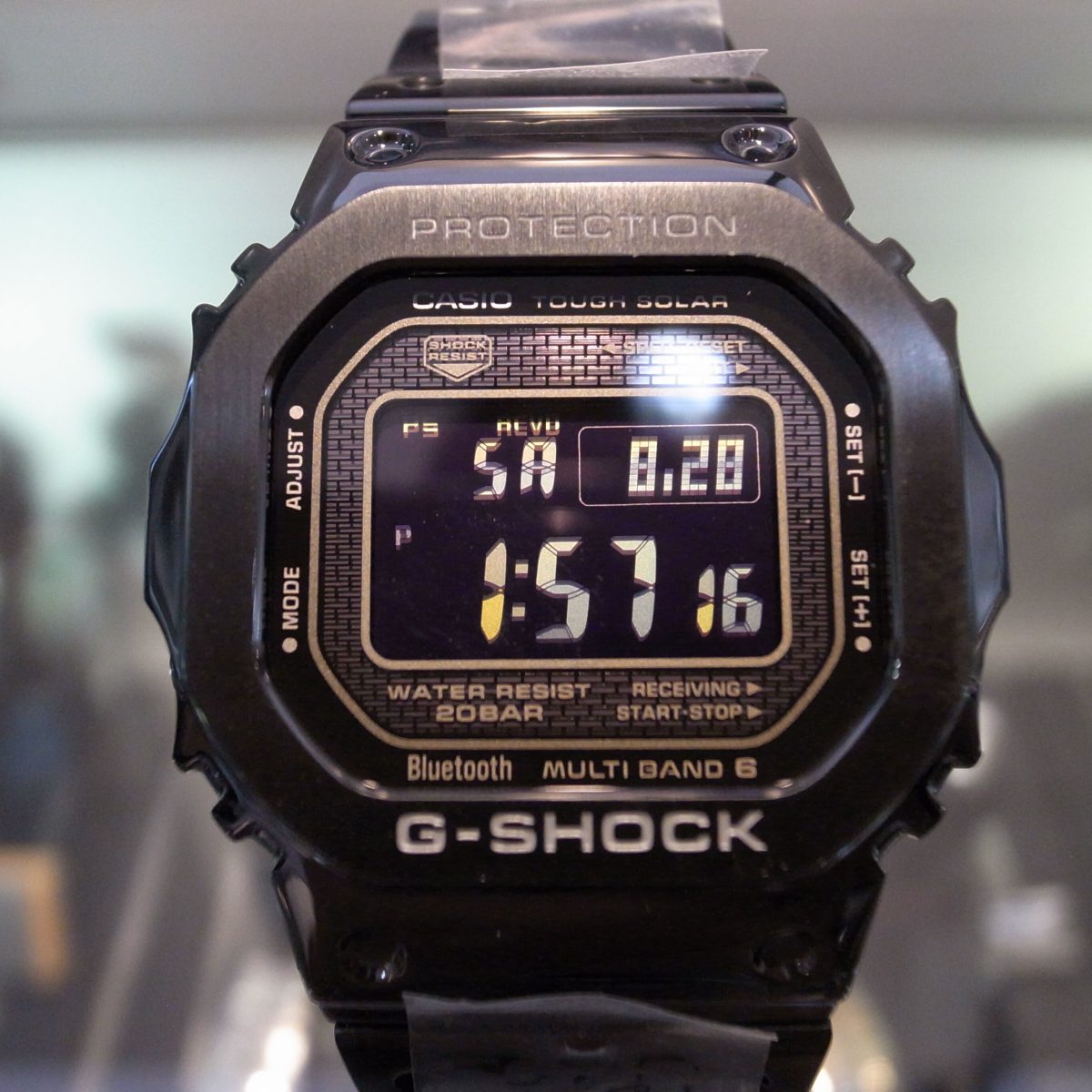 カシオの腕時計　G-SHOCK　GMW-B5000GD-1JF